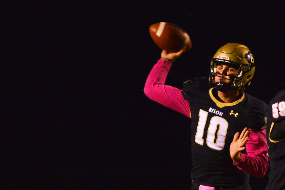 Jackson Moon makes a pass during the second quarter